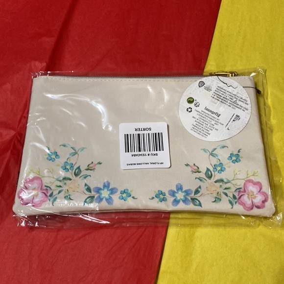 ⬇️ price drop ⬇️Loungefly Harry Potter Deathly Hallows Gold Floral Makeup Bag - Picture 10 of 10